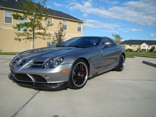 Σταθμευμένη Mercedes-Benz SLR McLaren