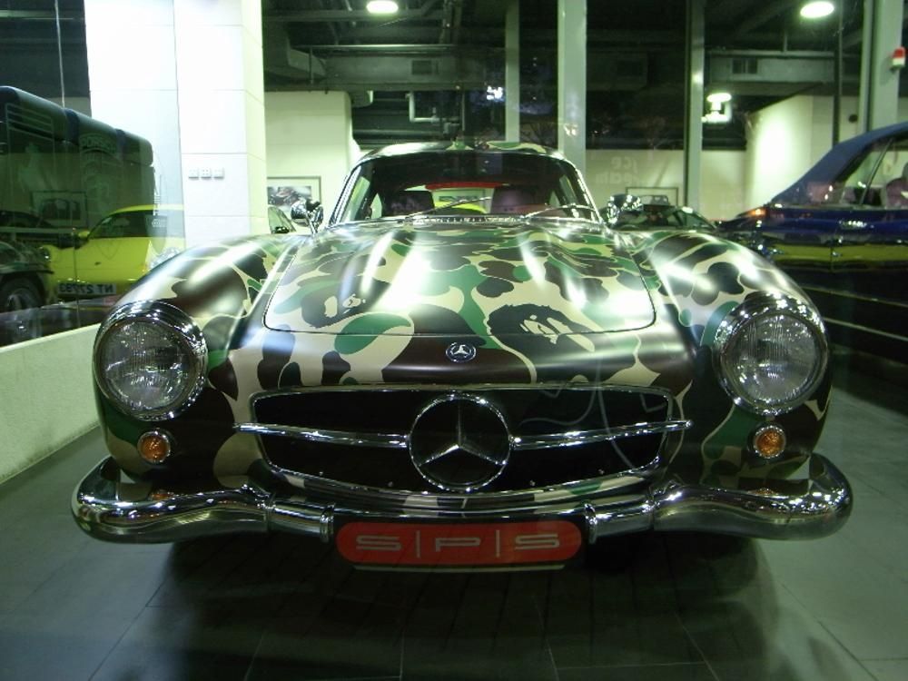 Mercedes-Benz 300 SL BAPE σε χρώματα παραλλαγής