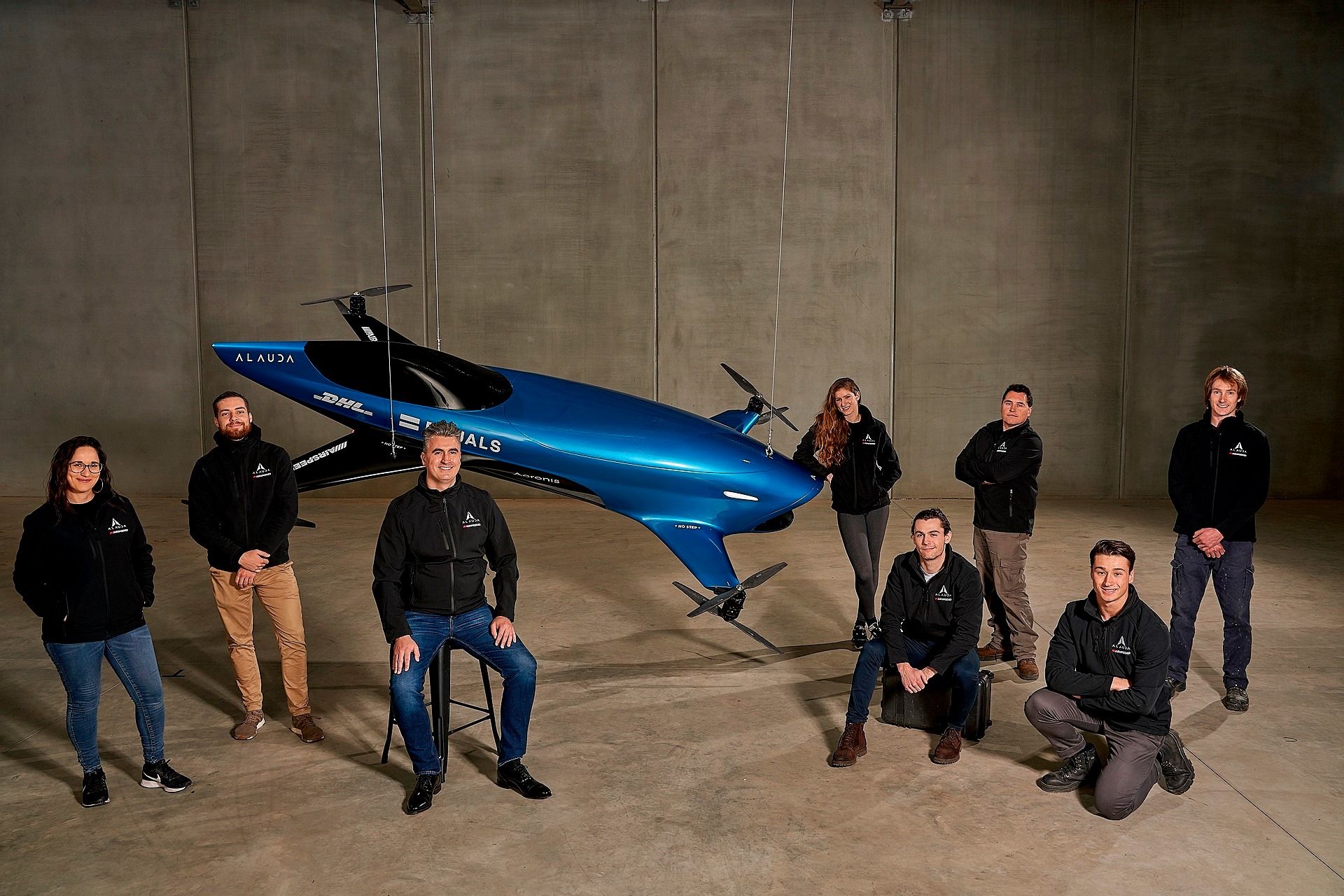 Η ομάδα μηχανικών που κατασκεύασαν το Airspeeder